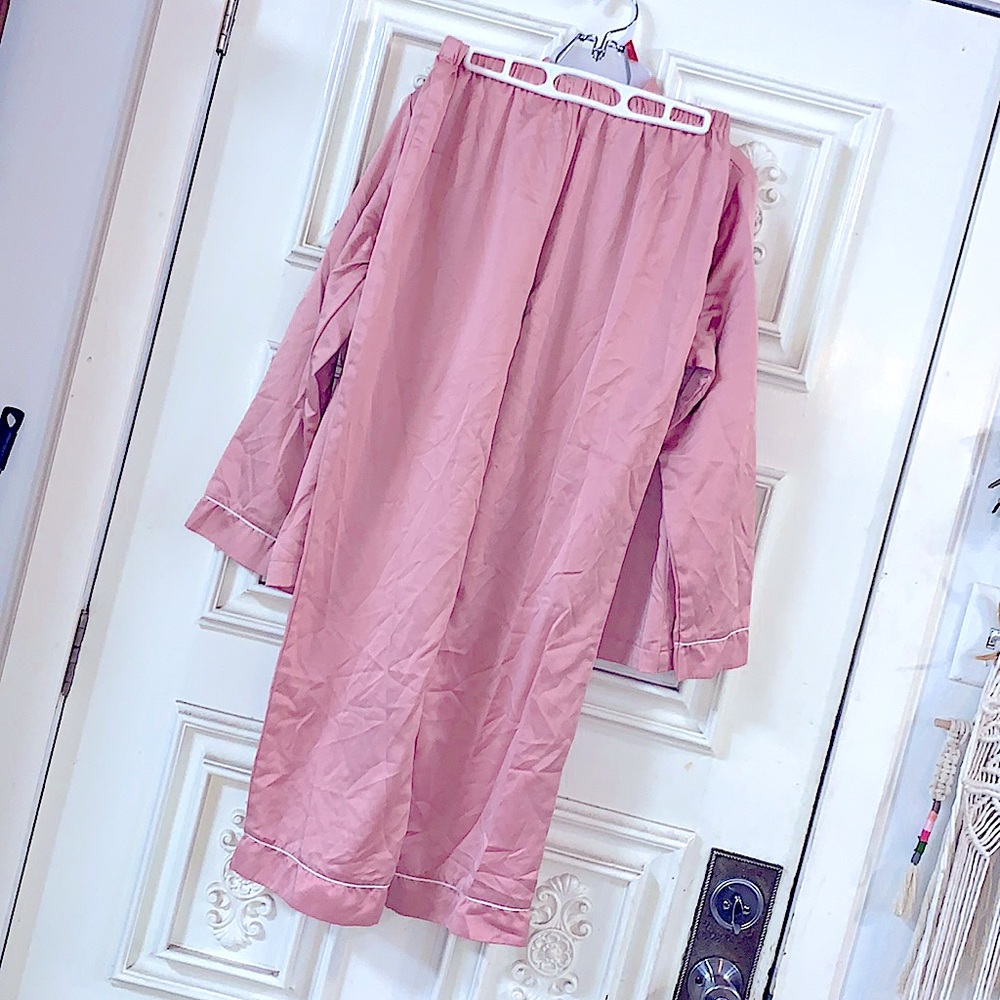 Lovely & Elegant; Ladies 2pc Long PJโs Pajamas Set/Lounge Wear Glam Comfy
Mauve - Picture 5 of 16
